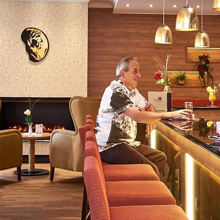Kurhotel Kaiser Trajan バート・ゲーグギング エクステリア 写真