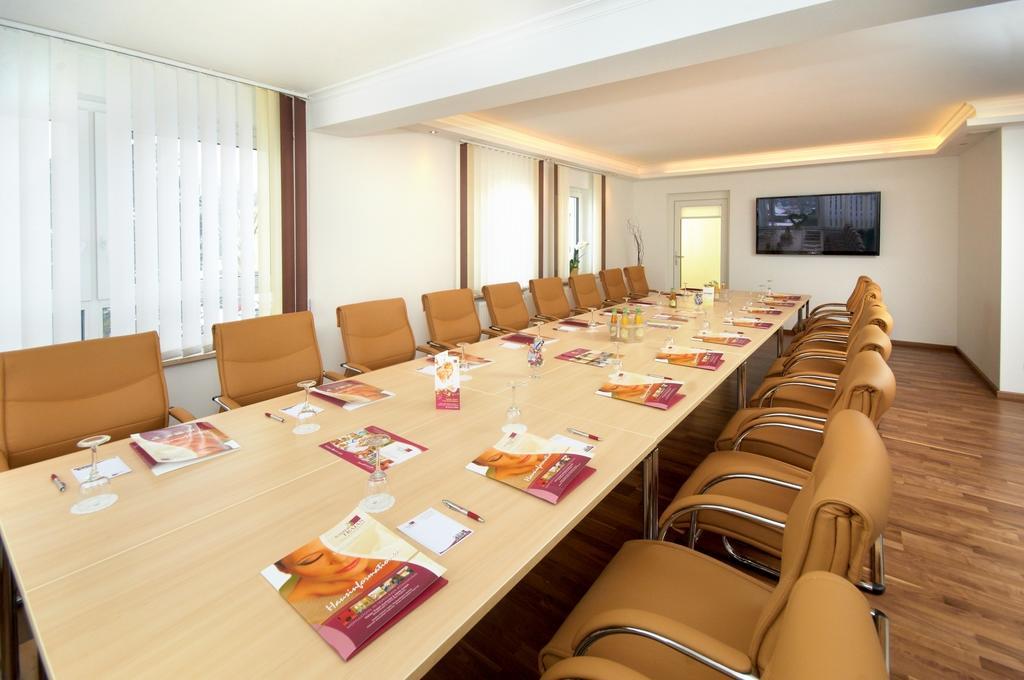 Kurhotel Kaiser Trajan バート・ゲーグギング エクステリア 写真